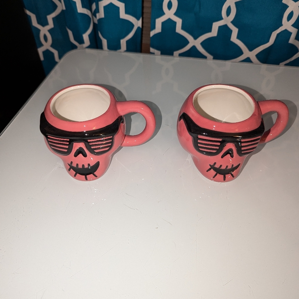 ~Hyde & EEK 2 pink skull mugs 2024